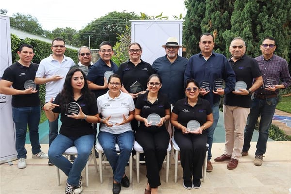 Fundadores de SimDataGroup y colaboradores con más de 10 años de trayectoria en la empresa.